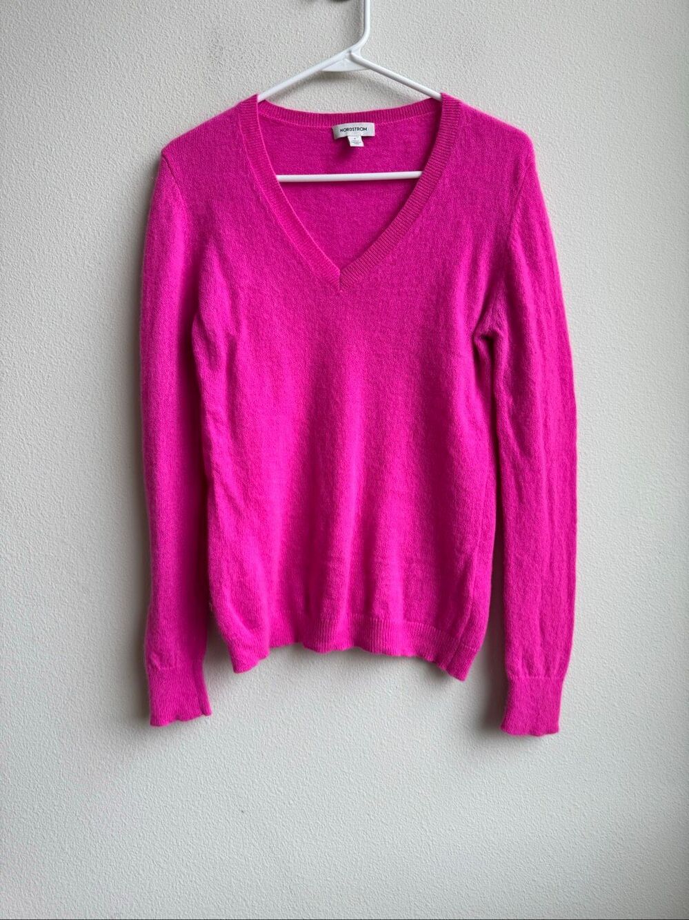 Nordstrom 100% Cashmere V Neck Bright Pink Maximalist Barbie Sweater Size Small